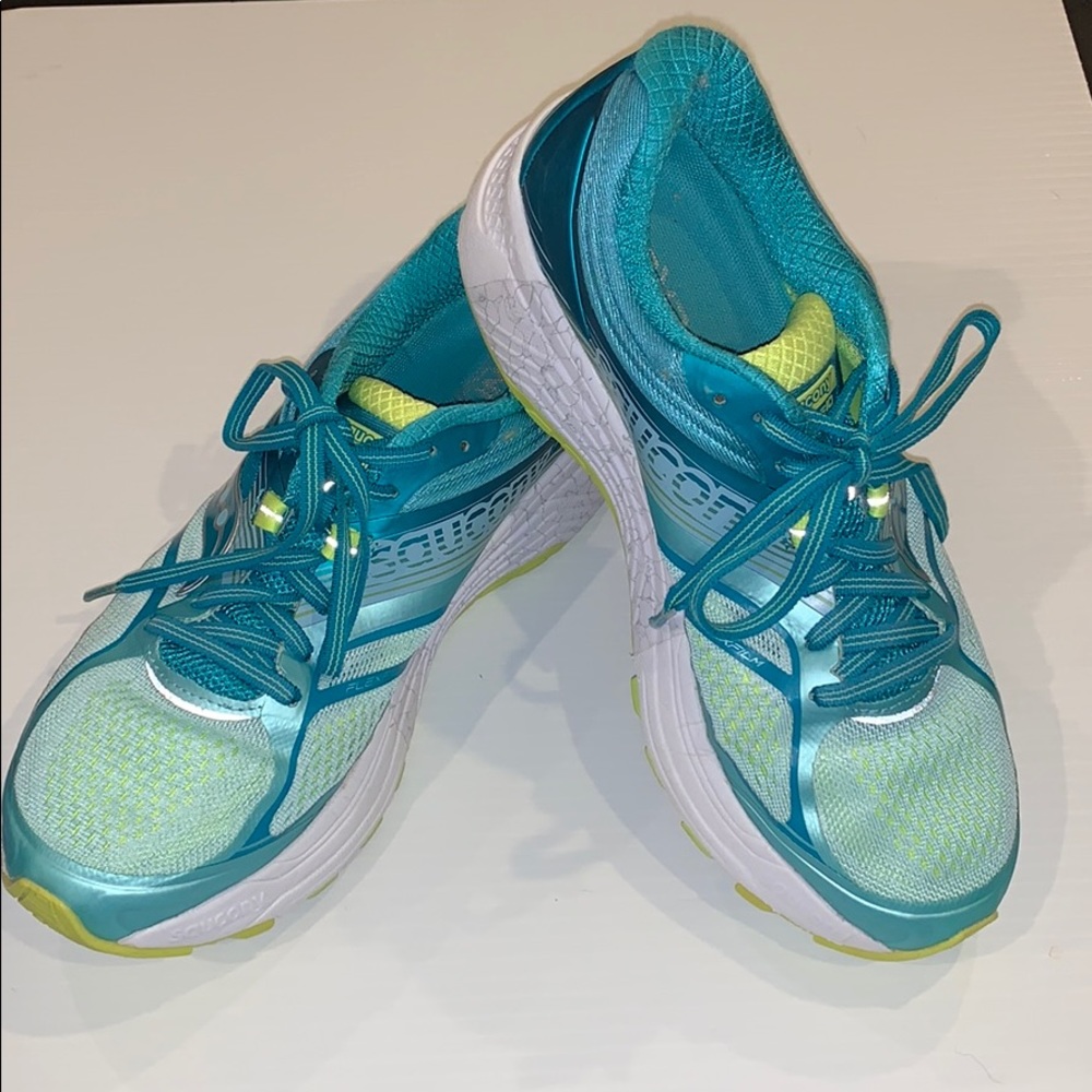 Saucony Guide 10 Running Shoe size 9.5